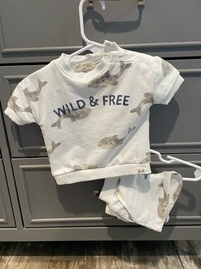 5/$35!! 🥳🥳 Wild & Free Whale Print Kids Matching Set - White